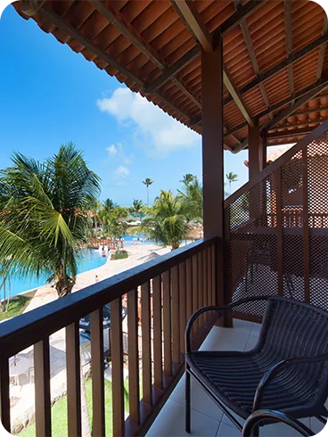 First bathroom with accommodation Family Suite, with bathroom area, shower with temperature regulation, pineapple, glass, towels, hair dryer and O Boticário amenities.