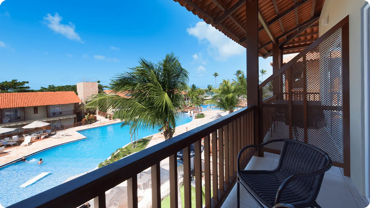 First bathroom with accommodation Family Suite, with bathroom area, shower with temperature regulation, pineapple, glass, towels, hair dryer and O Boticário amenities.