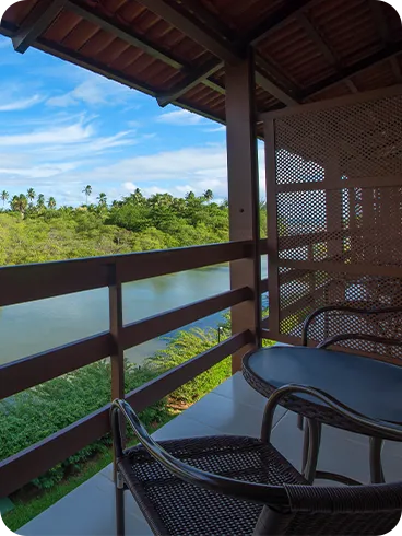 Alojamiento estándar con vista al río Maragogi, que atraviesa el centro del Salinas Maragogi All Inclusive Resort.