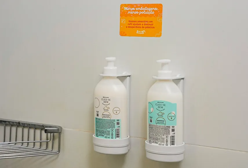 Dispenser de shampoo e condicionador com refil O Boticário em acomodação standard no Salinas Maragogi