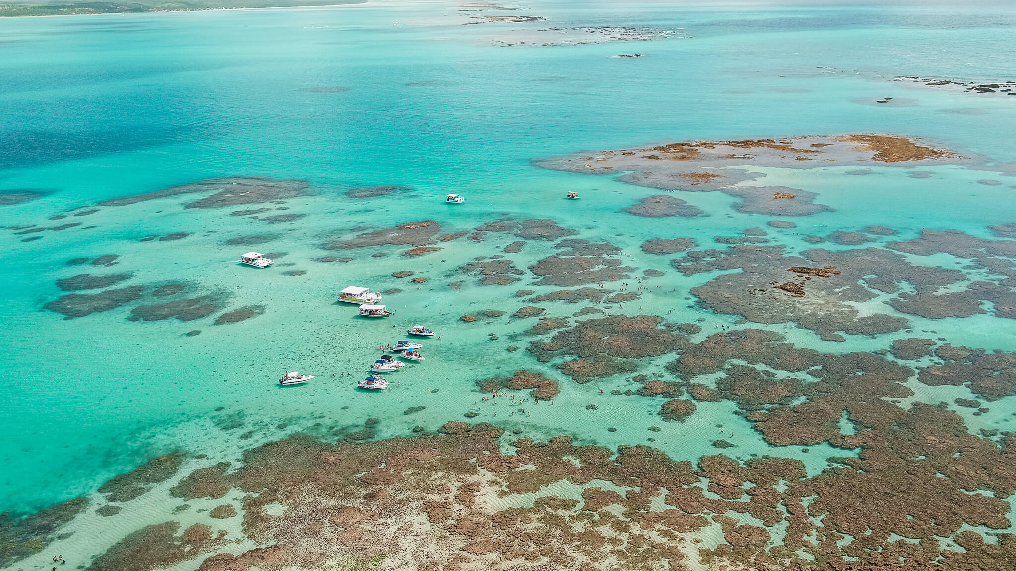Vista aérea das piscinas naturais de Maragogi.