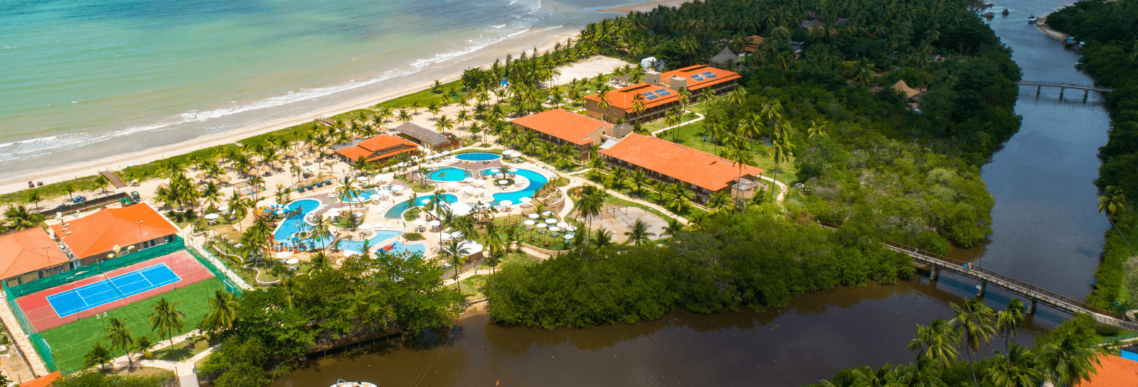Vídeo com imagens aéreas e de vários ângulos da estrutura do salinas maragogi all inclusive resort. O melhor resort do Brasil está localizado em Maragogi, no litoral de alagoas, sendo uma das praias mais paradisíacas do nordeste .