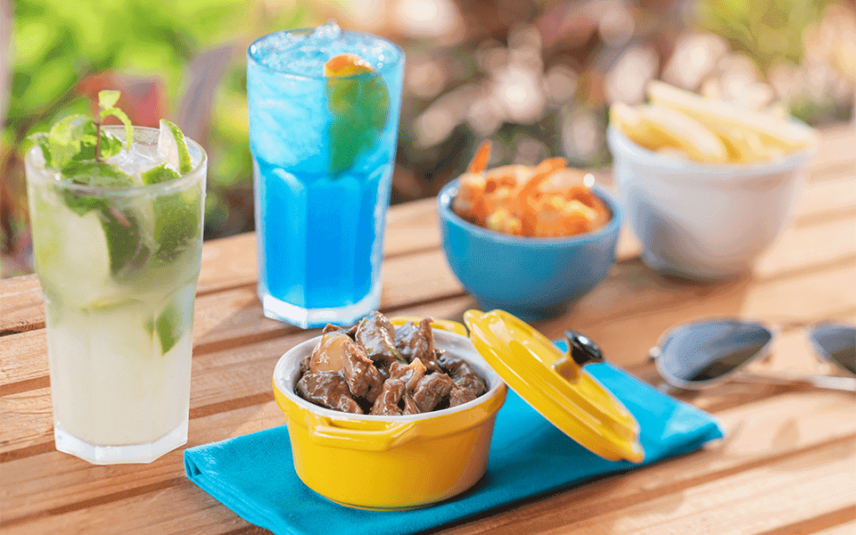 Delicie uma ampla variedade de pratos, petiscos, sobremesas e bebidas do nosso All Inclusive durante toda a sua hospedagem