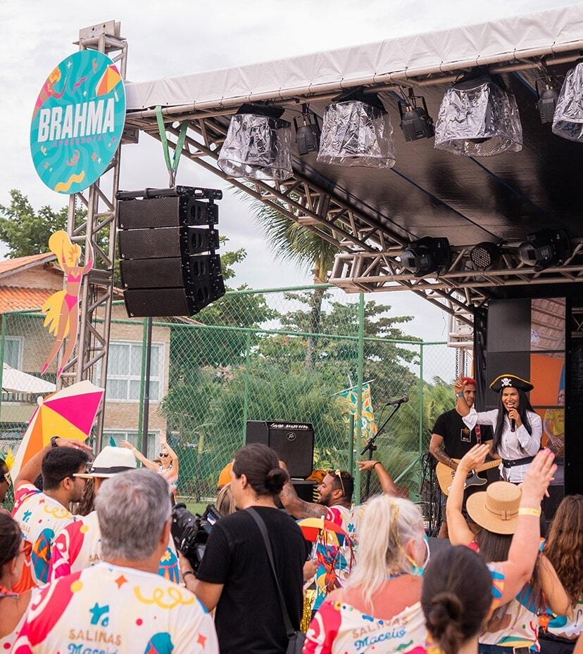 Palco de atrações especiais do Carnaval no Salinas Maceió.