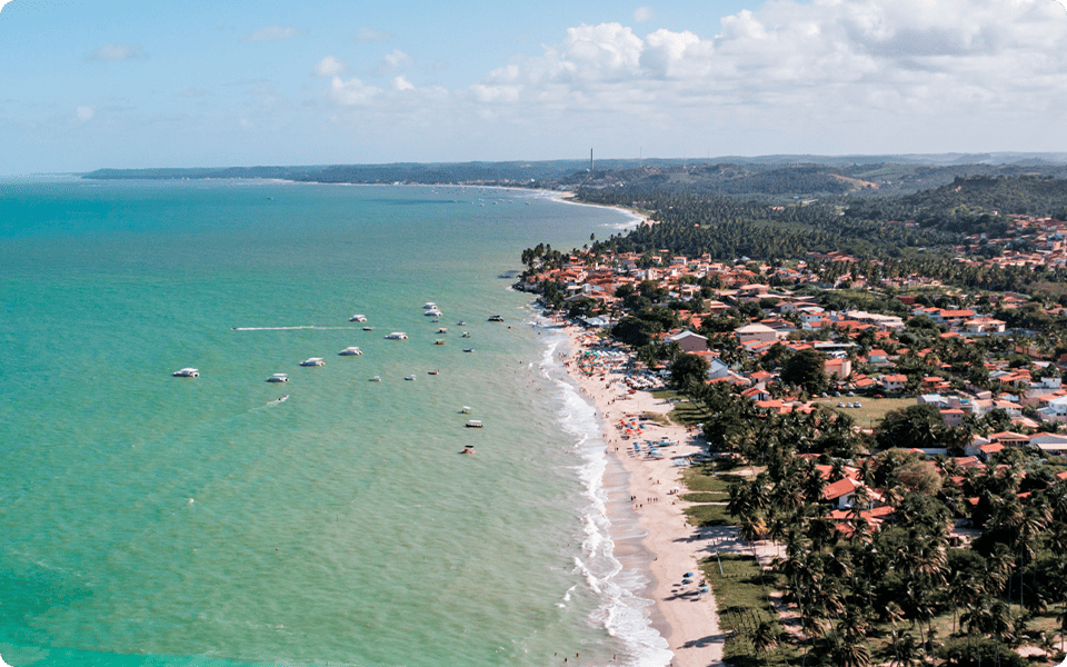 Vista aérea da praia de Ipioca e da estrutura do Salinas Maceió All Inclusive Resort.