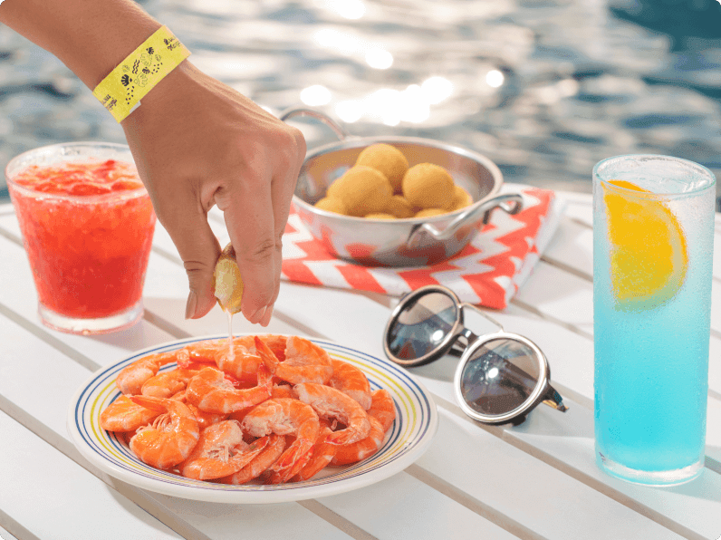 Bebidas e petiscos no Salinas Maragogi All Inclusive Resort.