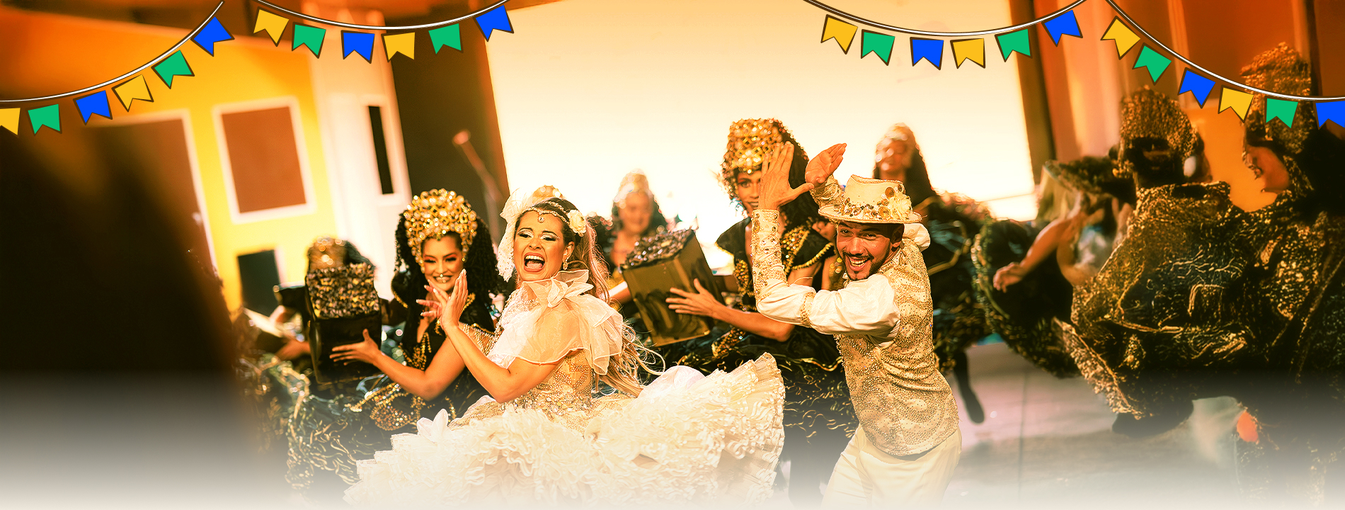 Dançarinos de quadrilha se apresentando nas festas juninas do Salinas Maragogi.